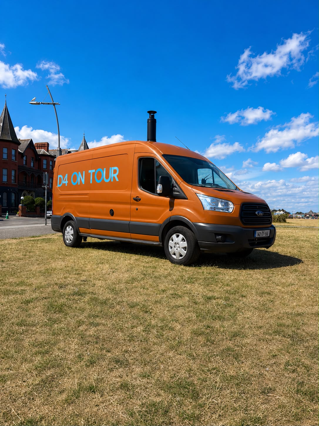 D4 On Tour sauna van on grass
